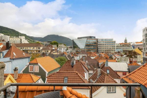 Dinbnb Apartments I Historical Two-Floor Apartment with Rooftop Panorama I 1645 Heritage